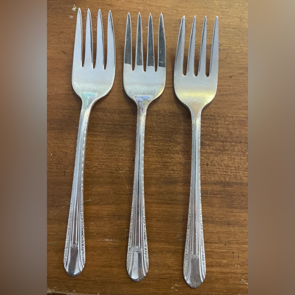 Vintage Wm Rogers Silverplate Salad Forks  6 Inches  Set Of 3